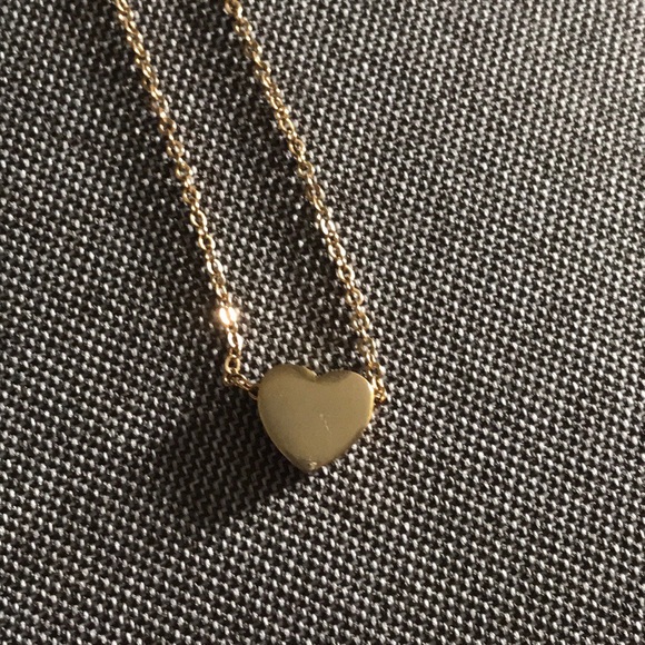 Dainty Gold heart necklace - Picture 3 of 6